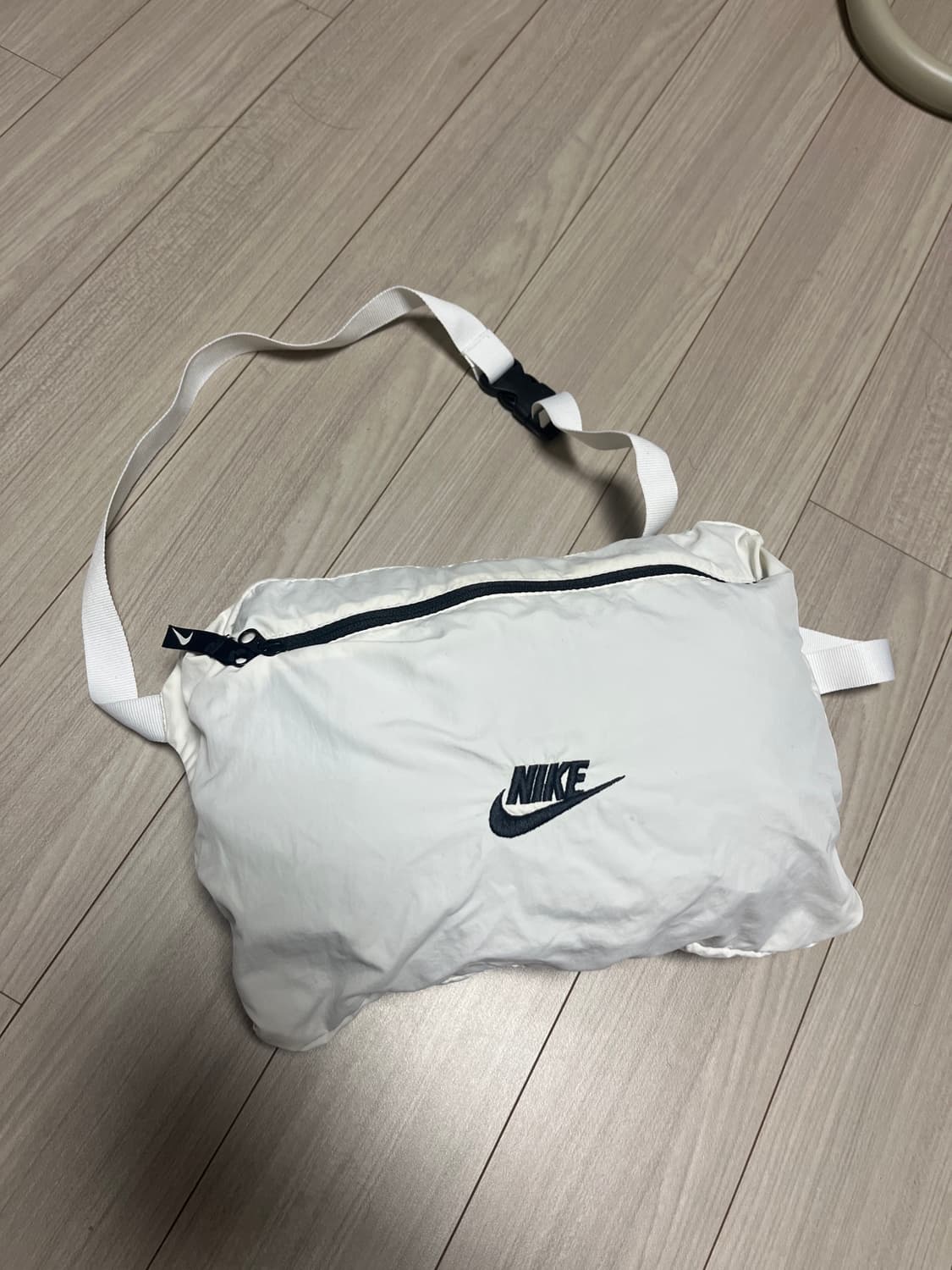 나이키 패커블 바람막이 상품이미지1