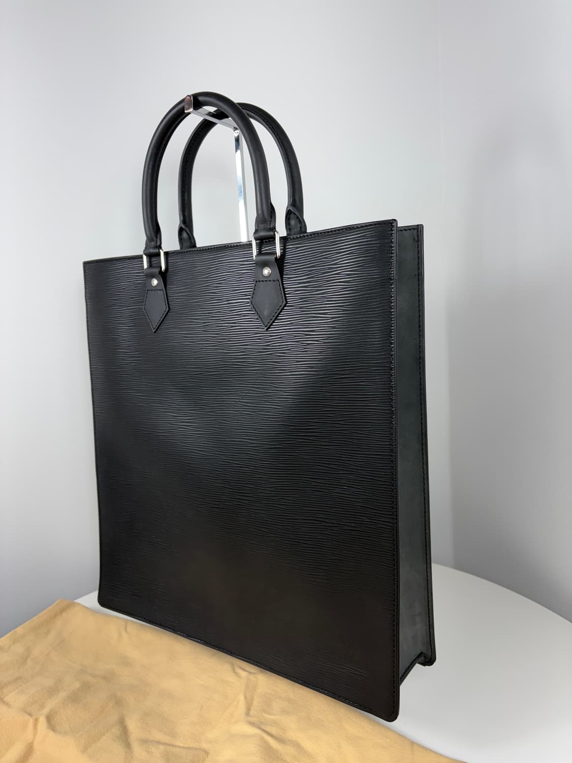 루이비통 M59082 에삐 삭플라 토트백  상품이미지2