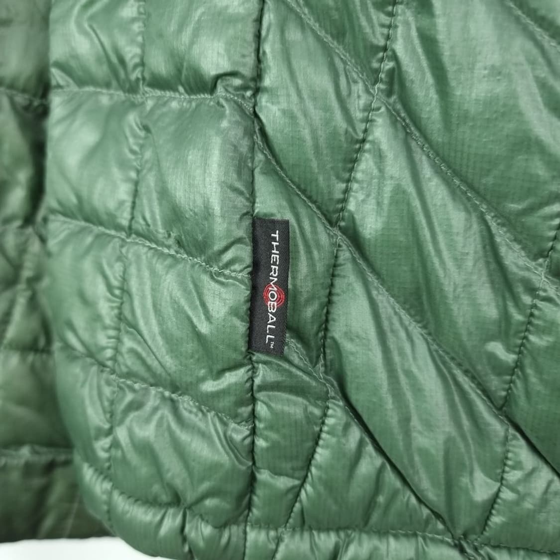 [노스페이스] 로고 자수 경량 패딩 카키 M19786 상품이미지6