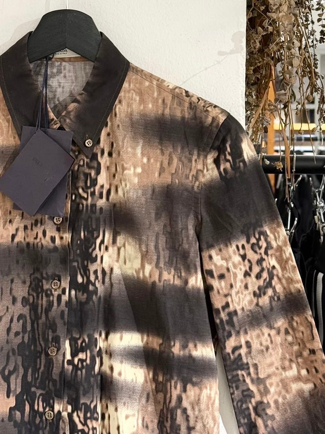 프라다 브라운 패턴 프린팅 슬림핏 셔츠 상품이미지3