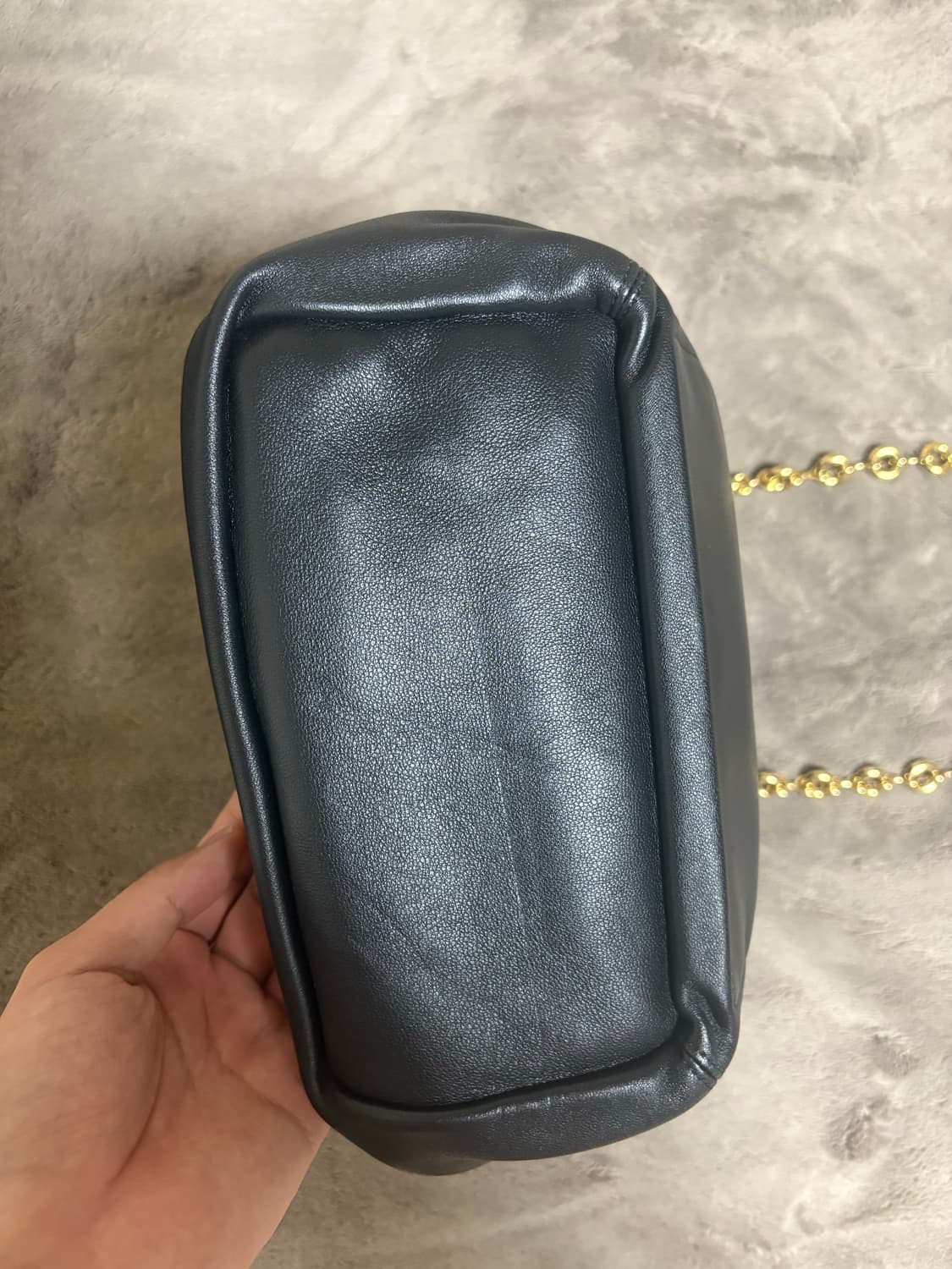 로에베 스퀴즈 스몰 블랙 백 상품이미지5