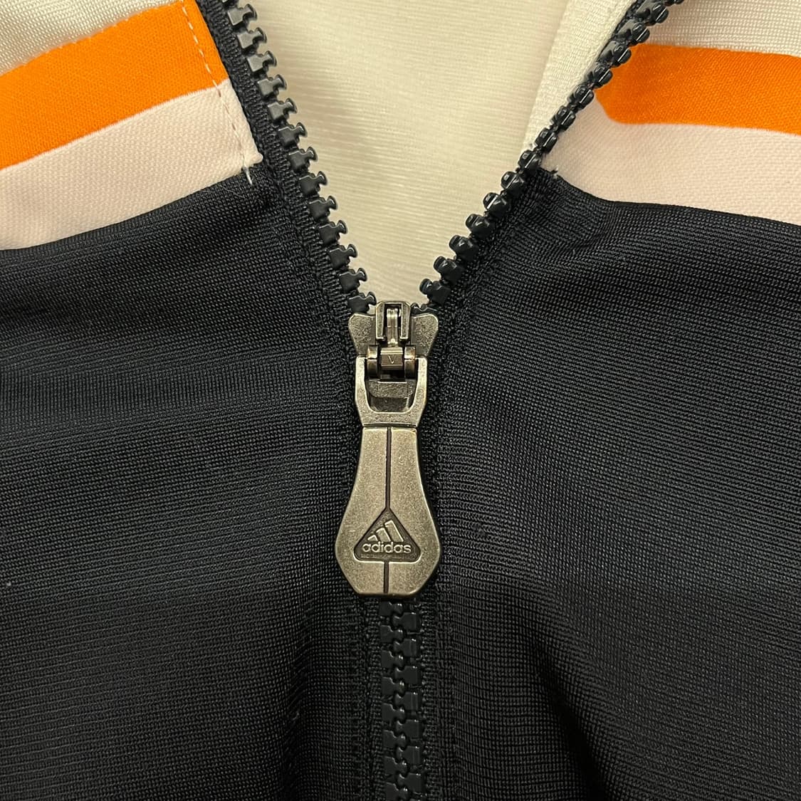 아디다스 레알 마드리드 흰검 화이트 오렌지 디테일 져지 트랙탑 상품이미지7