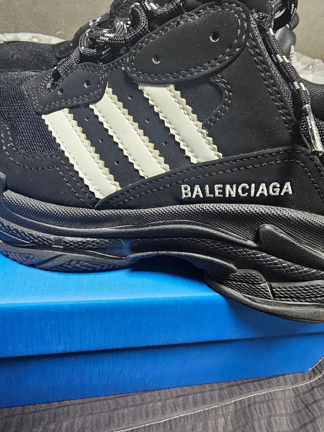 발렌시아가 x 아디다스 트리플s   상품이미지3
