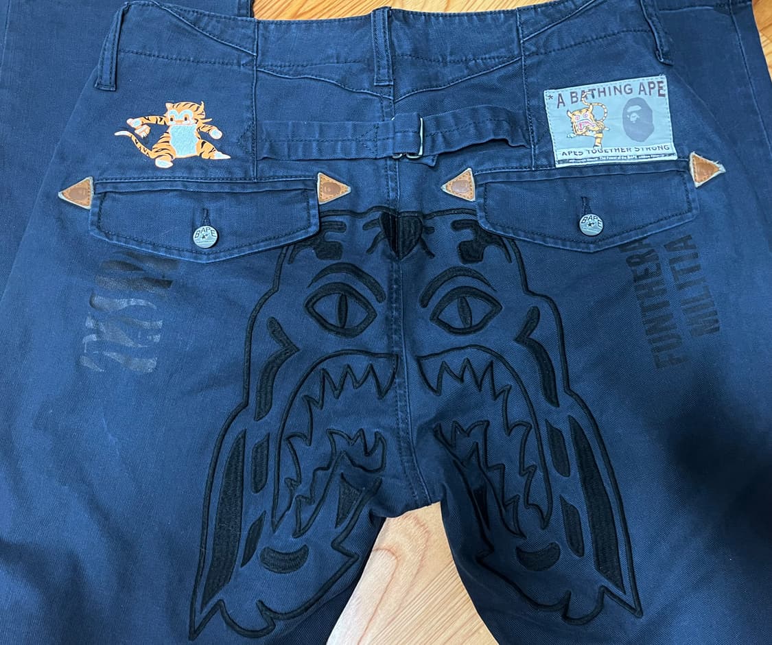 베이프 타이거 자수 치노팬츠 상품이미지3