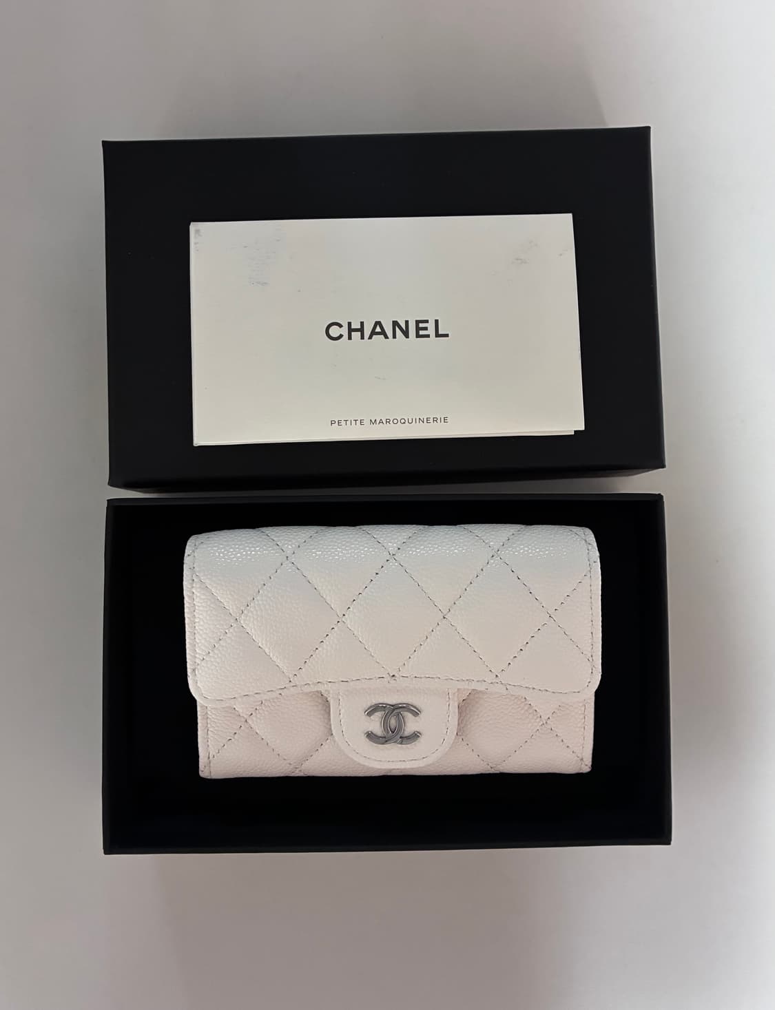 샤넬 클래식 카드 홀더 화이트 상품이미지1