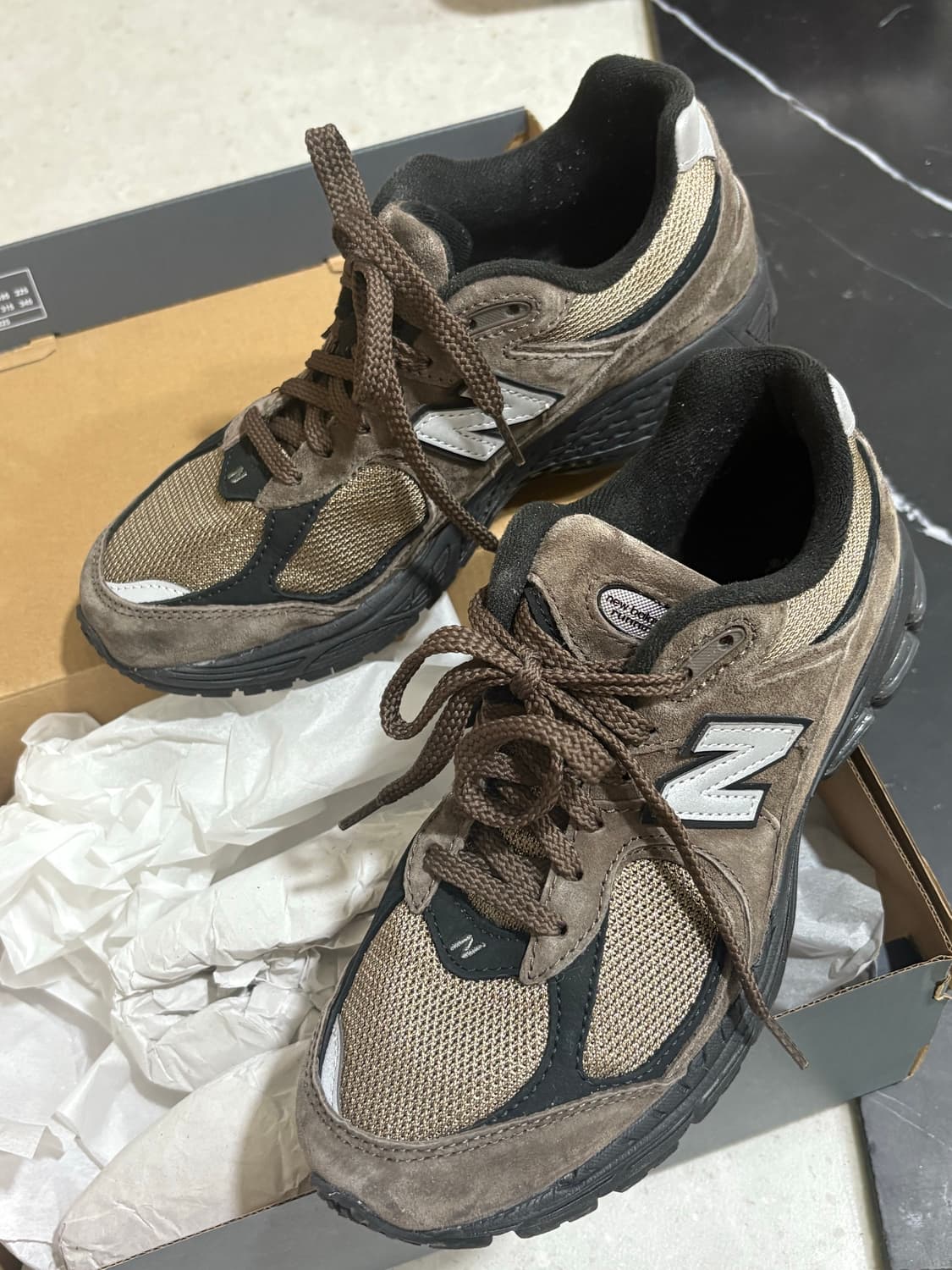 뉴발란스2002r 브라운블랙 상품이미지1