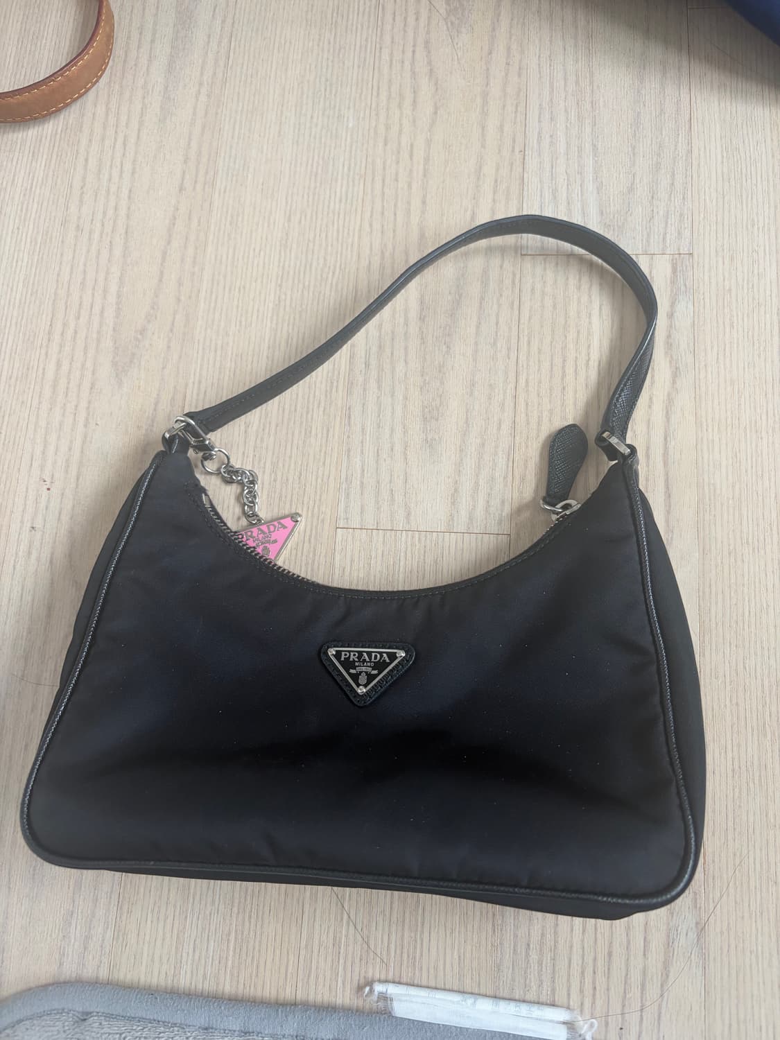 프라다 리에디션 나일론 호보백 블랙 상품이미지1