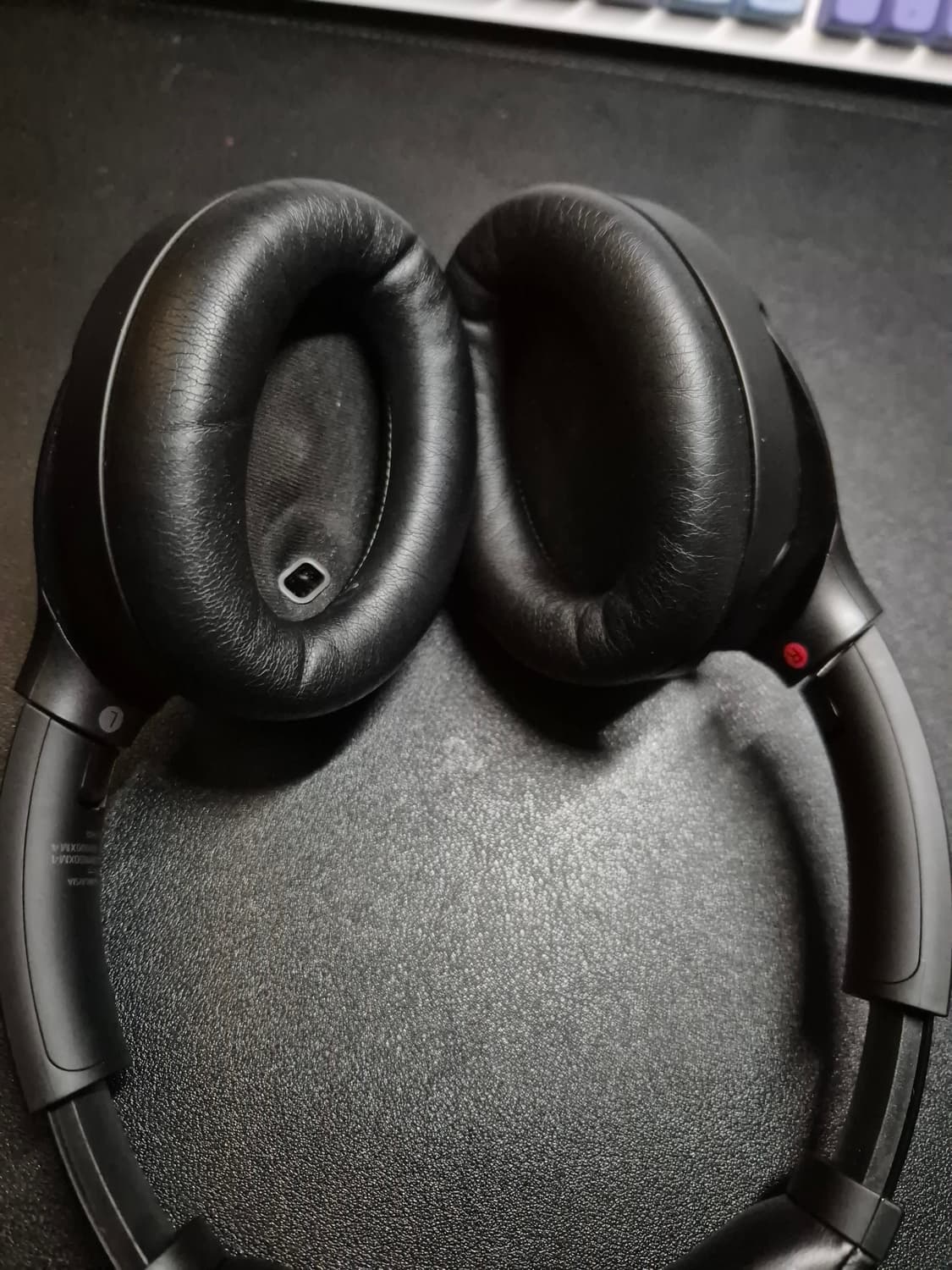 소니 WH-1000 XM4 헤드폰 블랙 상품이미지3