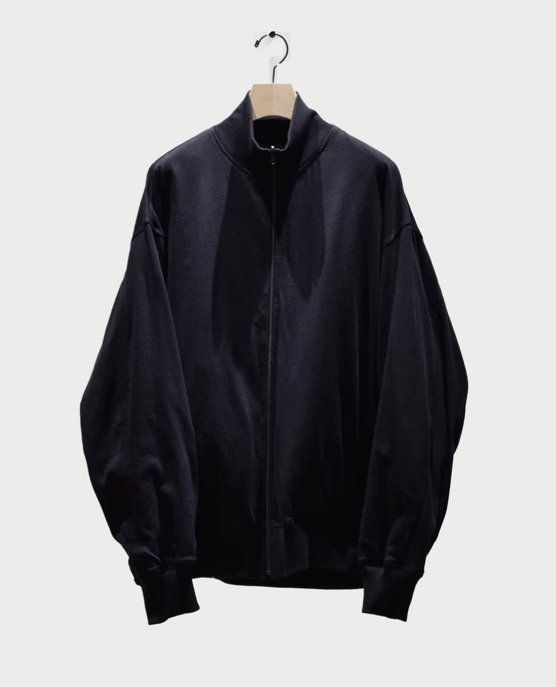 [1] comoli 25ss 코튼실크 리버시블 트랙자켓 블랙 상품이미지2