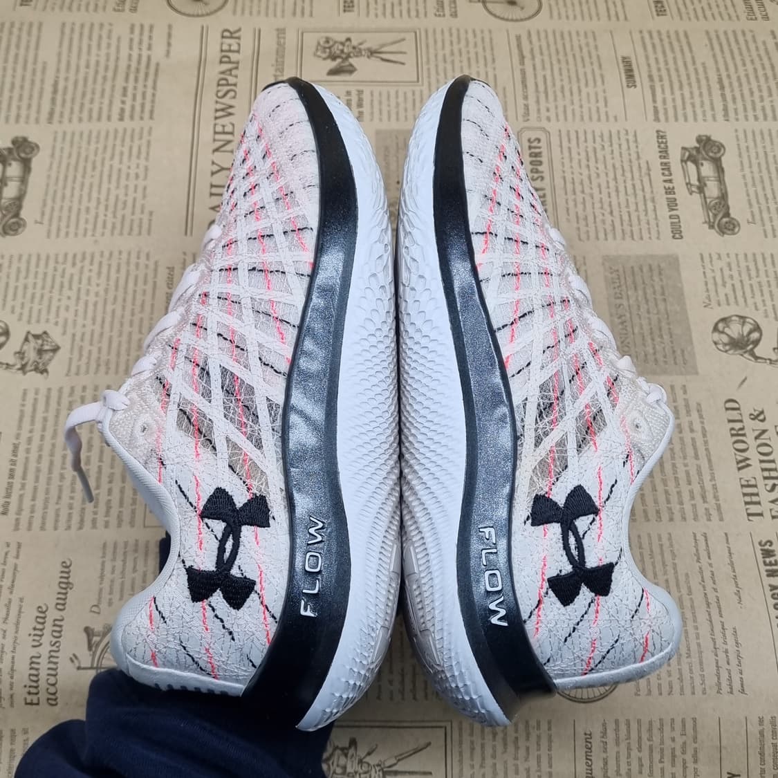 언더아머 ua 플로우 여성런닝화 235 상품이미지5