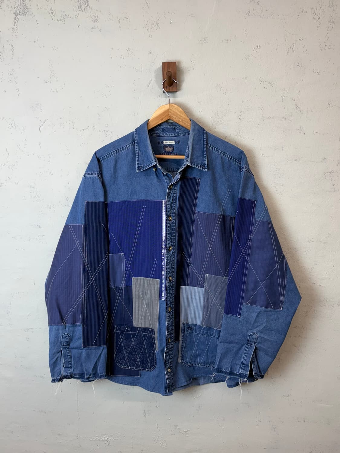 이스트오캄 핸드 리메이크 데님 패치워크 랜드필 셔츠 상품이미지1