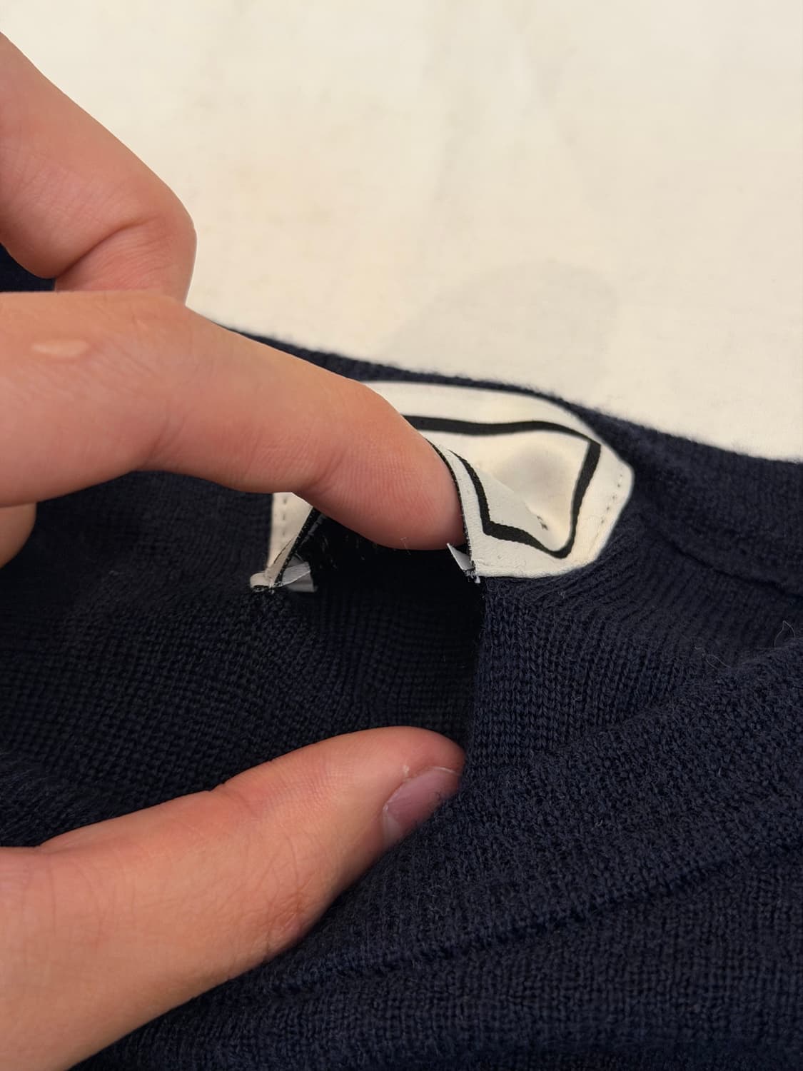 우영미 22ss 시그니쳐 로고 디테일 울 니트 딥 네이비 상품이미지7