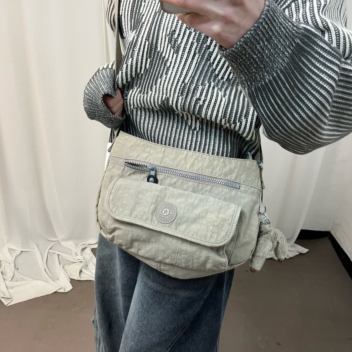 Kipling beige crossbody bag 상품이미지2