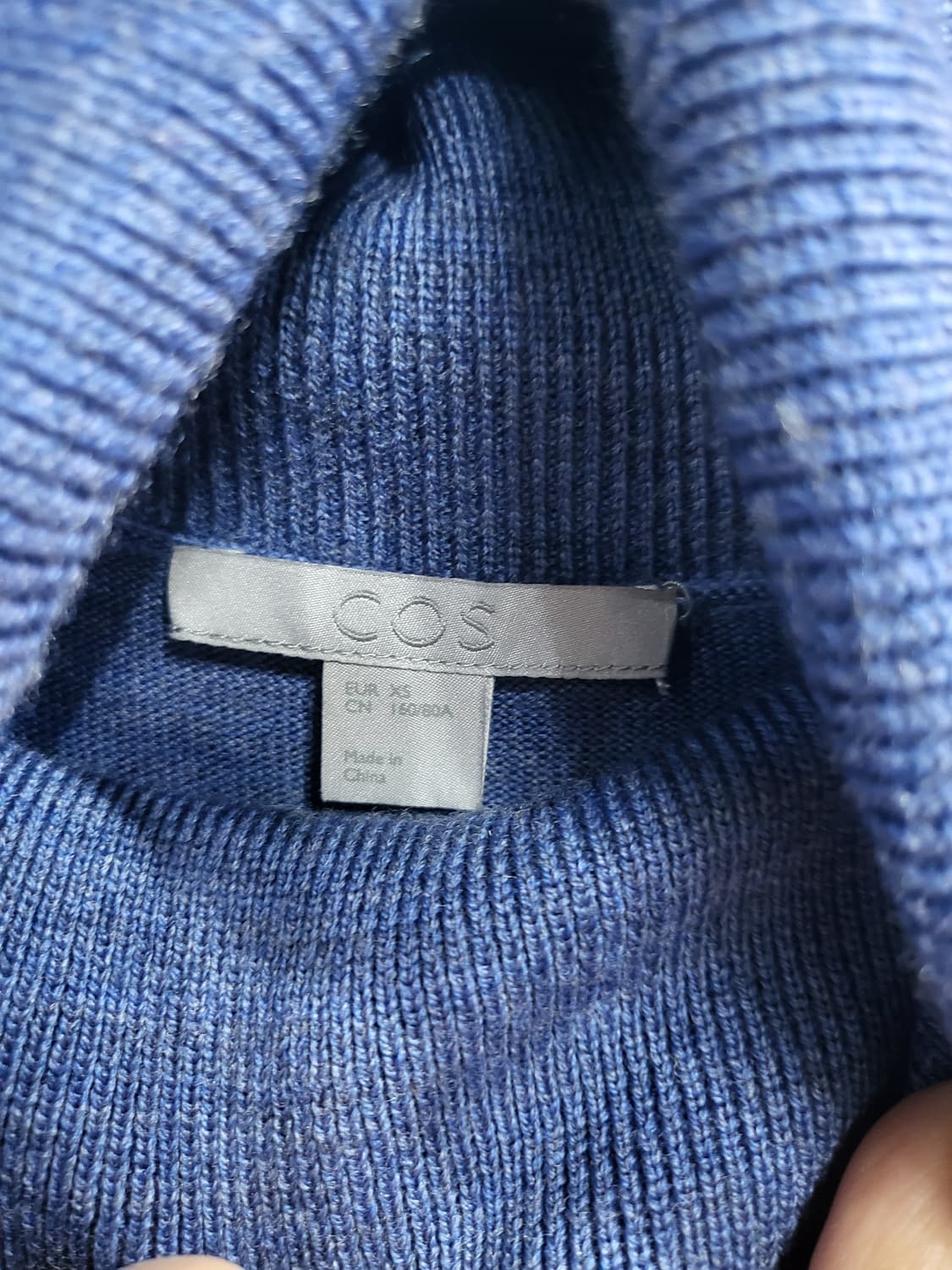 코스 울100 터틀넥 미디원피스 상품이미지6