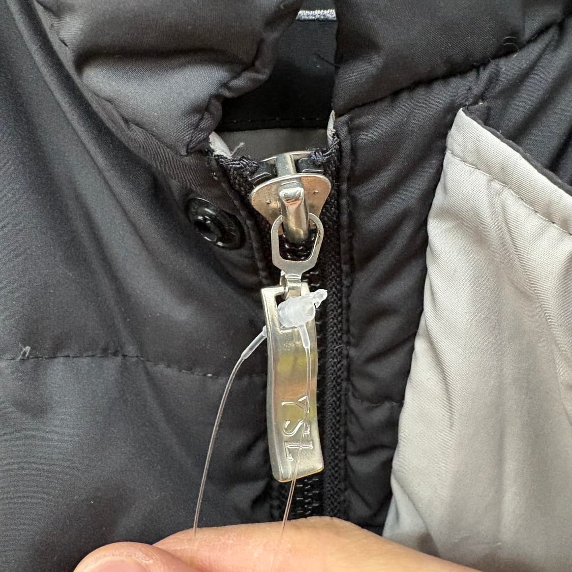 입생로랑 블랙 패딩 조끼 남/M 상품이미지3