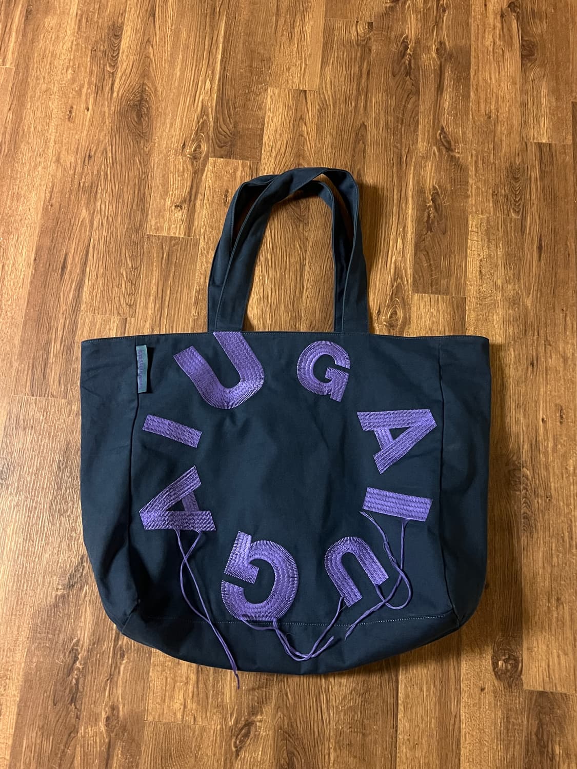 이우가마카라스(IUGAMAKARAS)의 IUGA 빅 쇼퍼백 (네이비) 상품이미지4