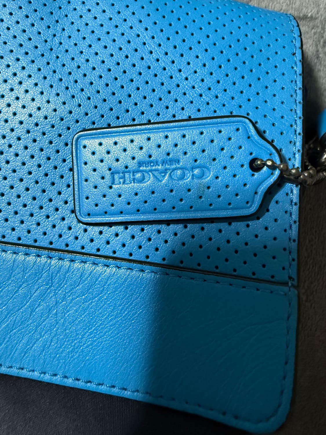 코치 설리반 퍼포레이티드 레더 메신저백 (네이비/블루) 상품이미지3