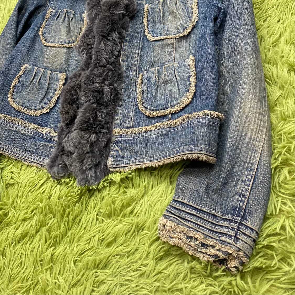 TO BE CHIC 렉서스 래빗 퍼 트리밍 컷 오프 데님 자켓 상품이미지4