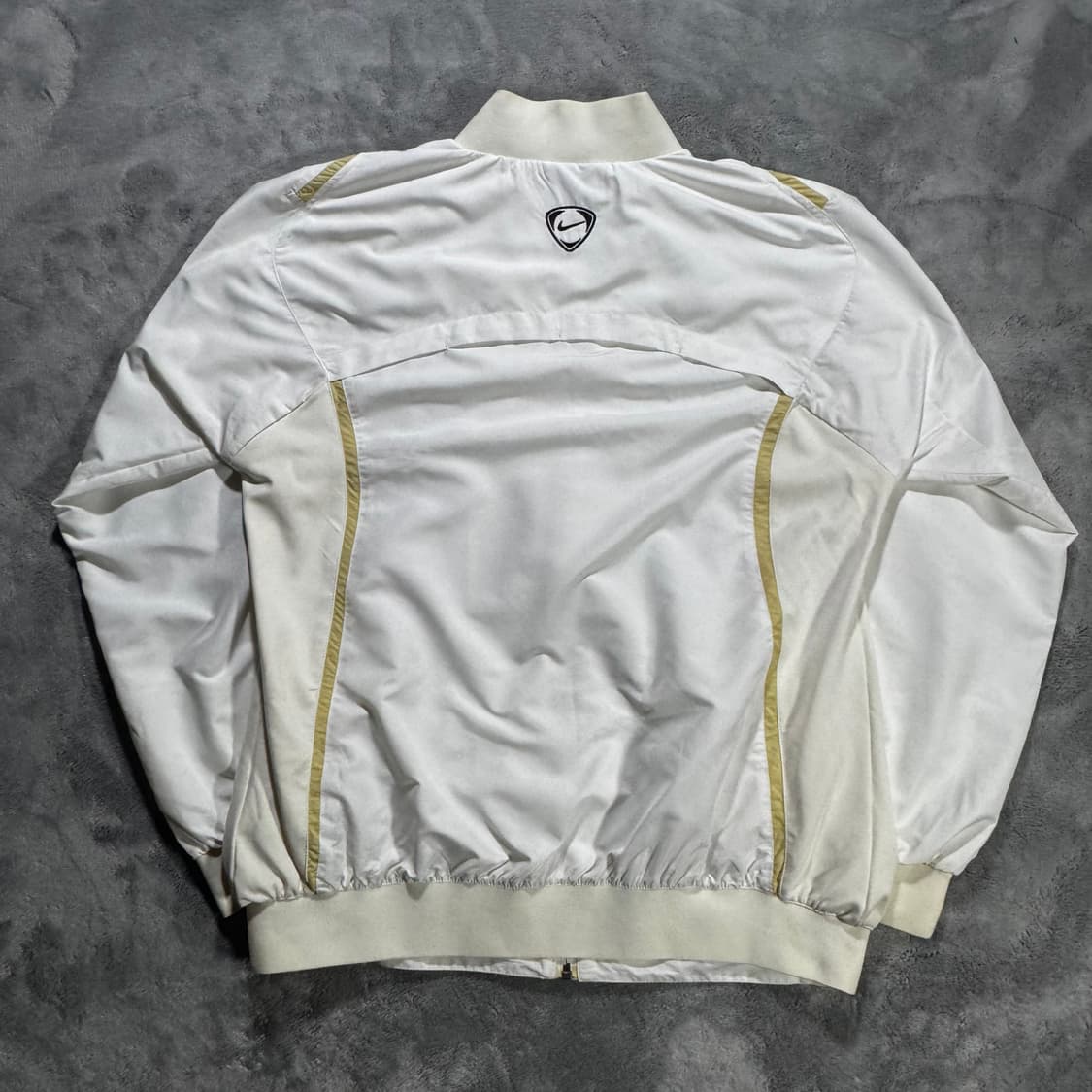 나이키 맨유 화이트 골드 바람막이  상품이미지4