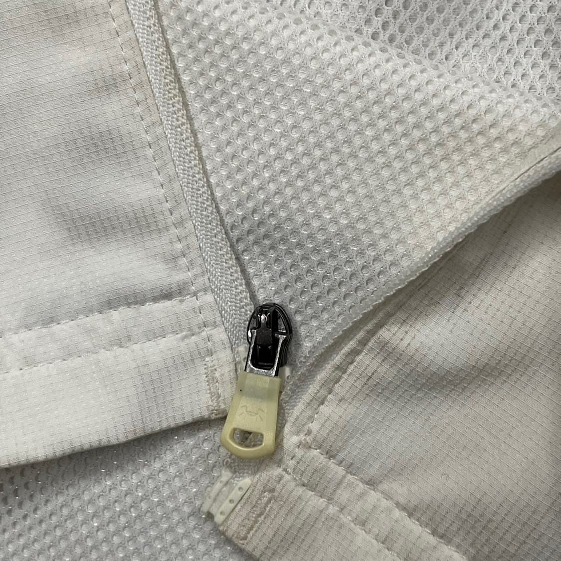 [정품/M] 언더아머 화이트 바람막이 후드 b16 상품이미지7