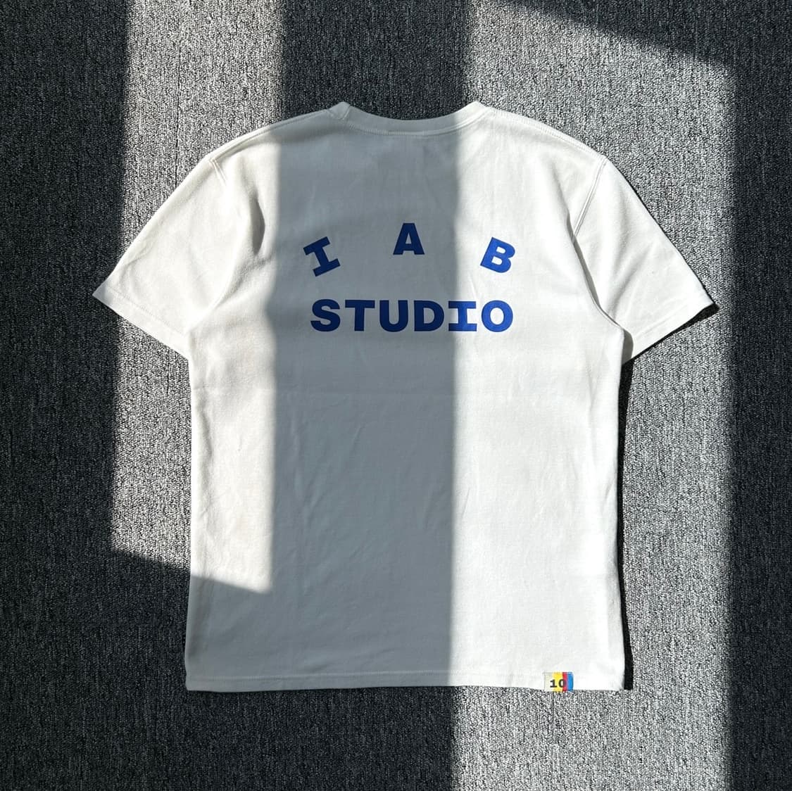 아이앱스튜디오 화이트 반팔티  상품이미지2