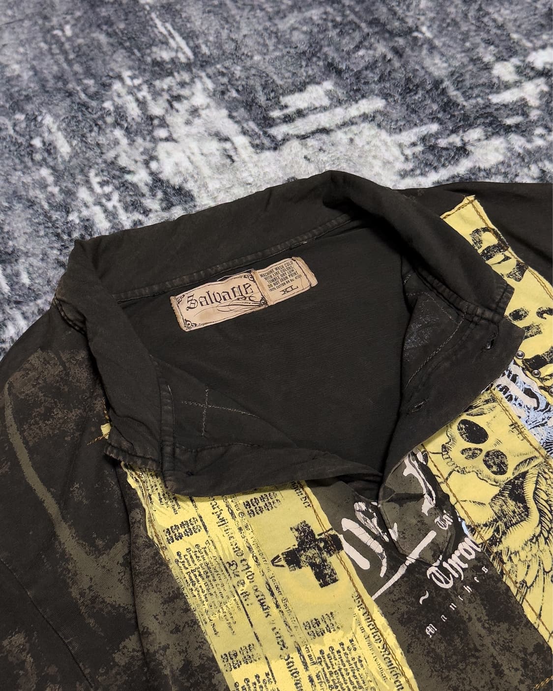 {SALVAGE} Gothic Graphic Henley Neck Tee 상품이미지10