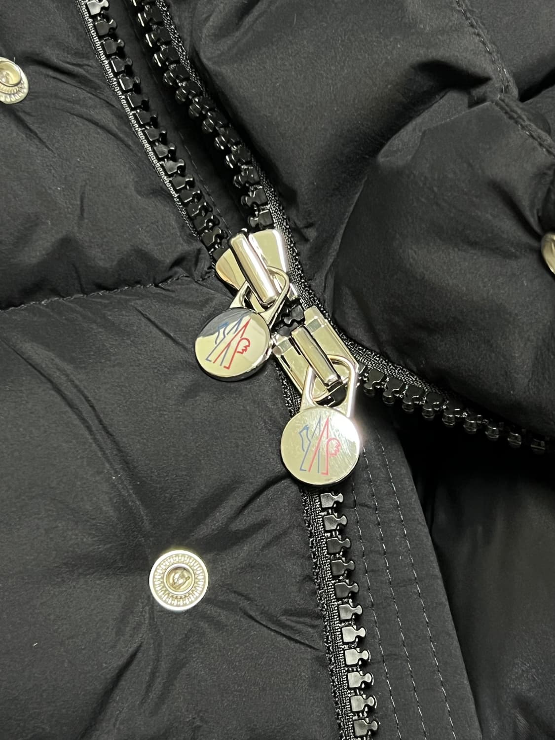 [정품] 백화점판, 새상품급 / 23FW 몽클레어 베제르 블랙 3size 상품이미지4