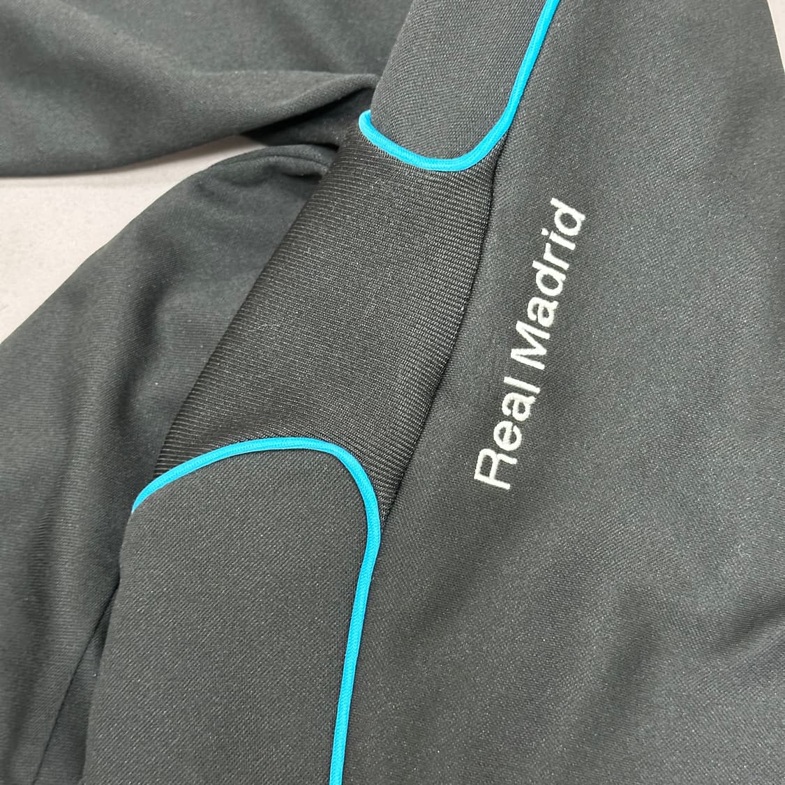 아디다스 00s 올드스쿨 레알마드리드 스웨트 100 상품이미지9