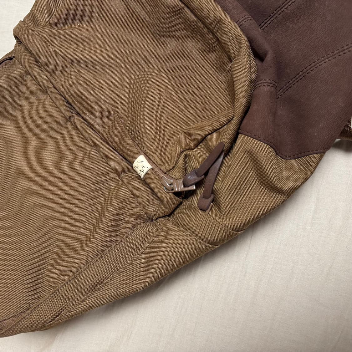 비즈빔 코듀라 22L 백팩 스웨이드 브라운 상품이미지4