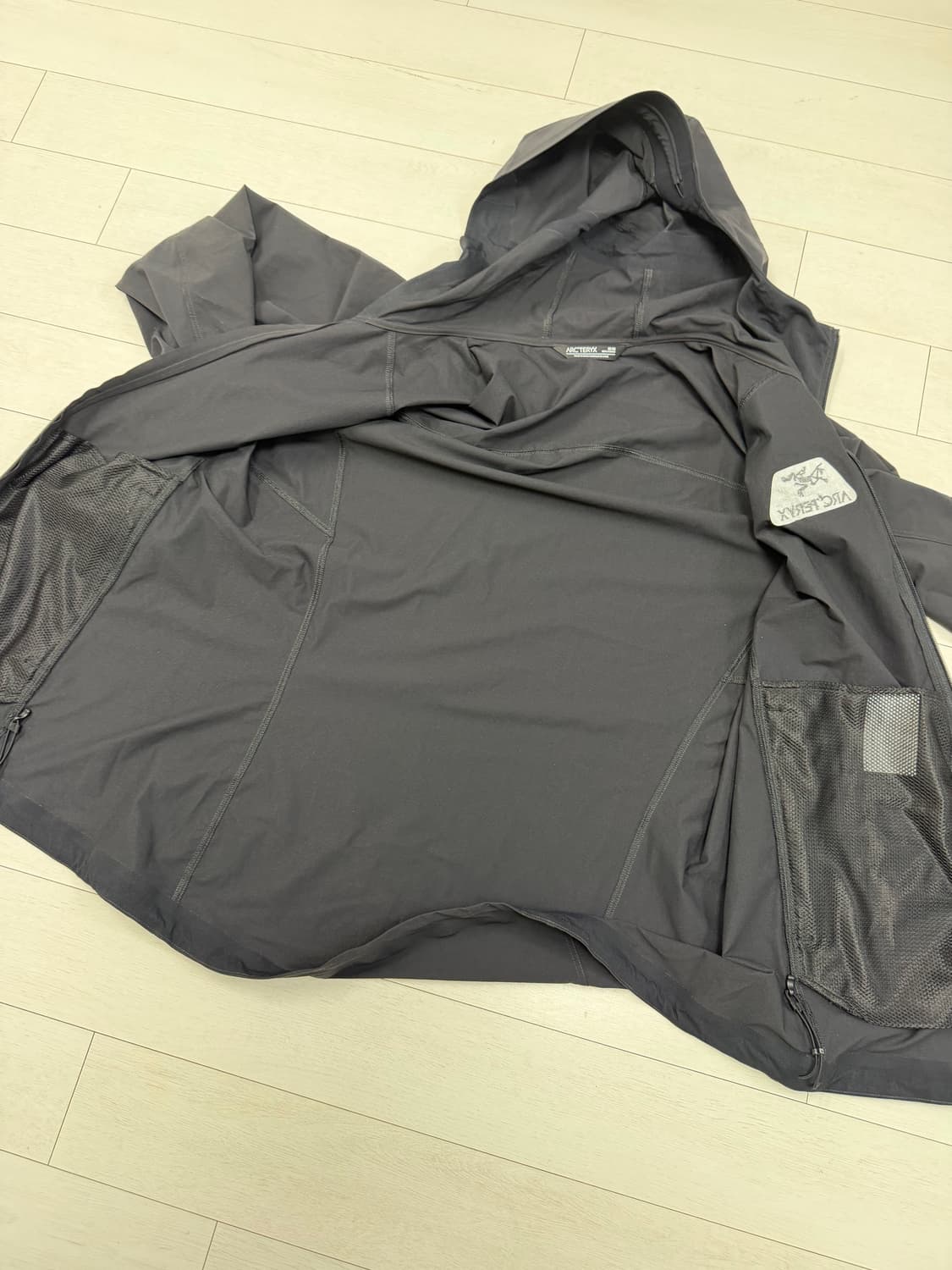 아크테릭스 감마 SL M 사이즈 블랙  상태 9.9/10   로고랑 영문 상품이미지6