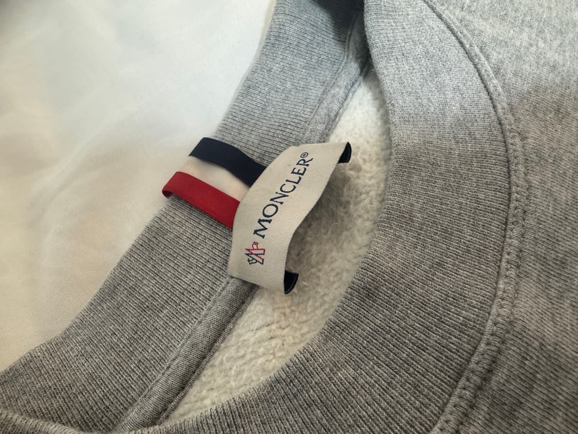 몽클레어 빅로고 스티치 맨투맨(연그레이) 상품이미지6