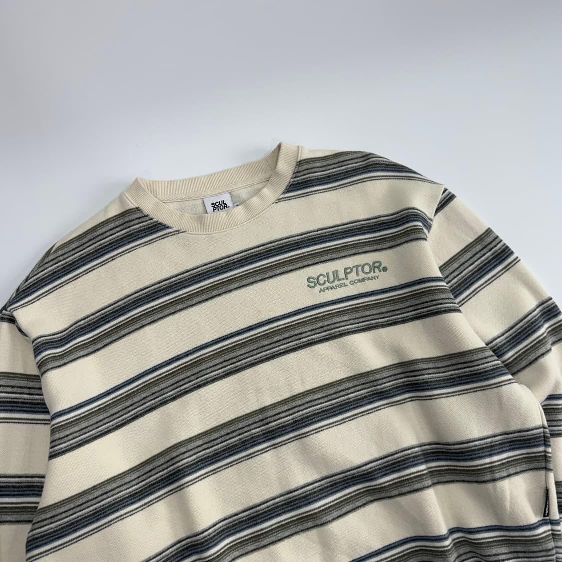 Sculptor 스컬프터 스트라이프 맨투맨 상품이미지4