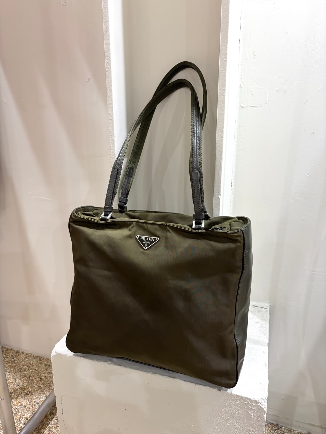 프라다 나일론 레더 트리밍 스퀘어 백 상품이미지3