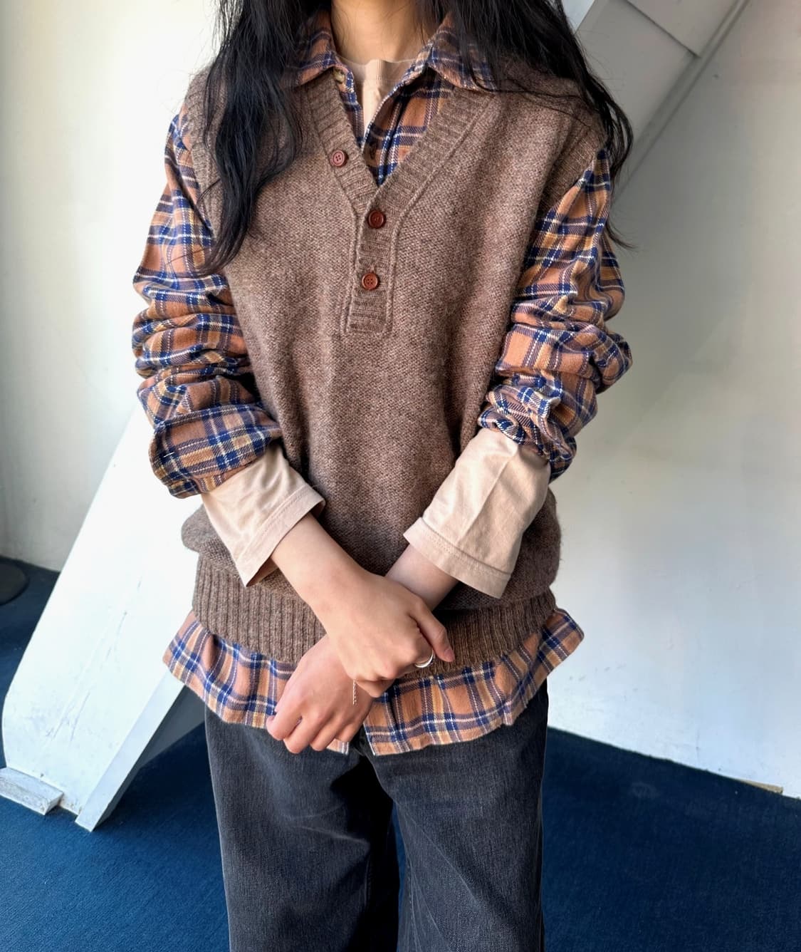 Wool v-neck design knit vest 상품이미지7