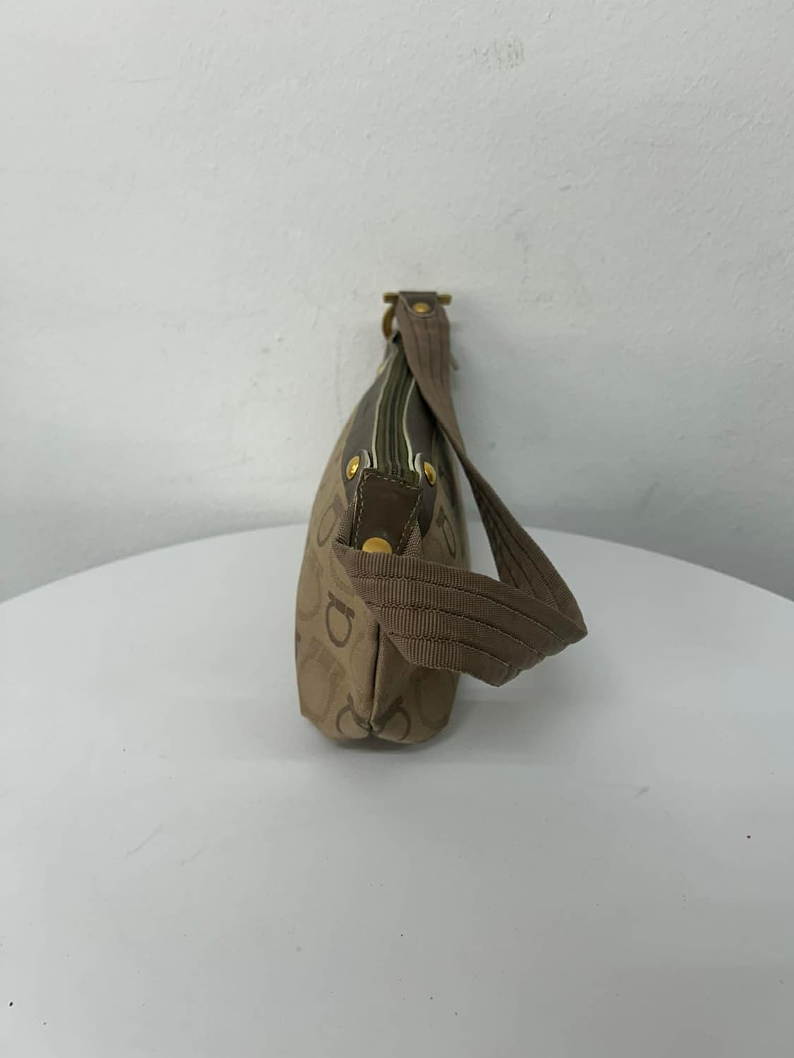 살바토레 페라가모 간치니 캔버스 숄더 토트백 상품이미지4