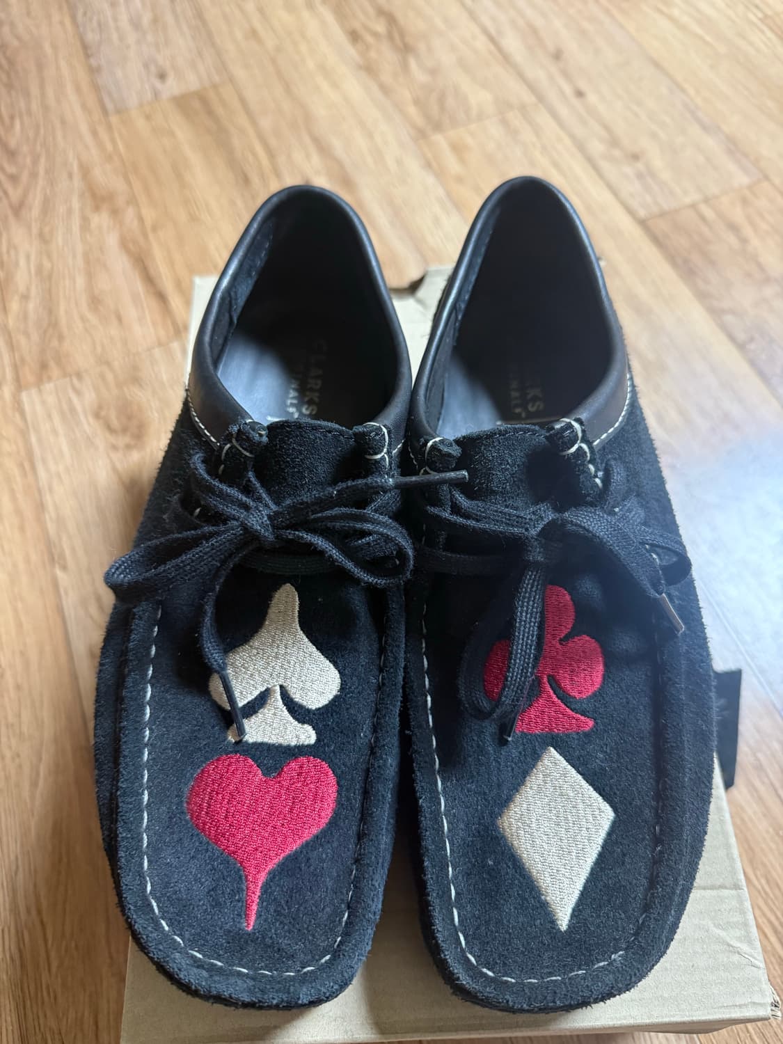 클락스X스투시 왈라비 블랙 스웨이드 상품이미지1