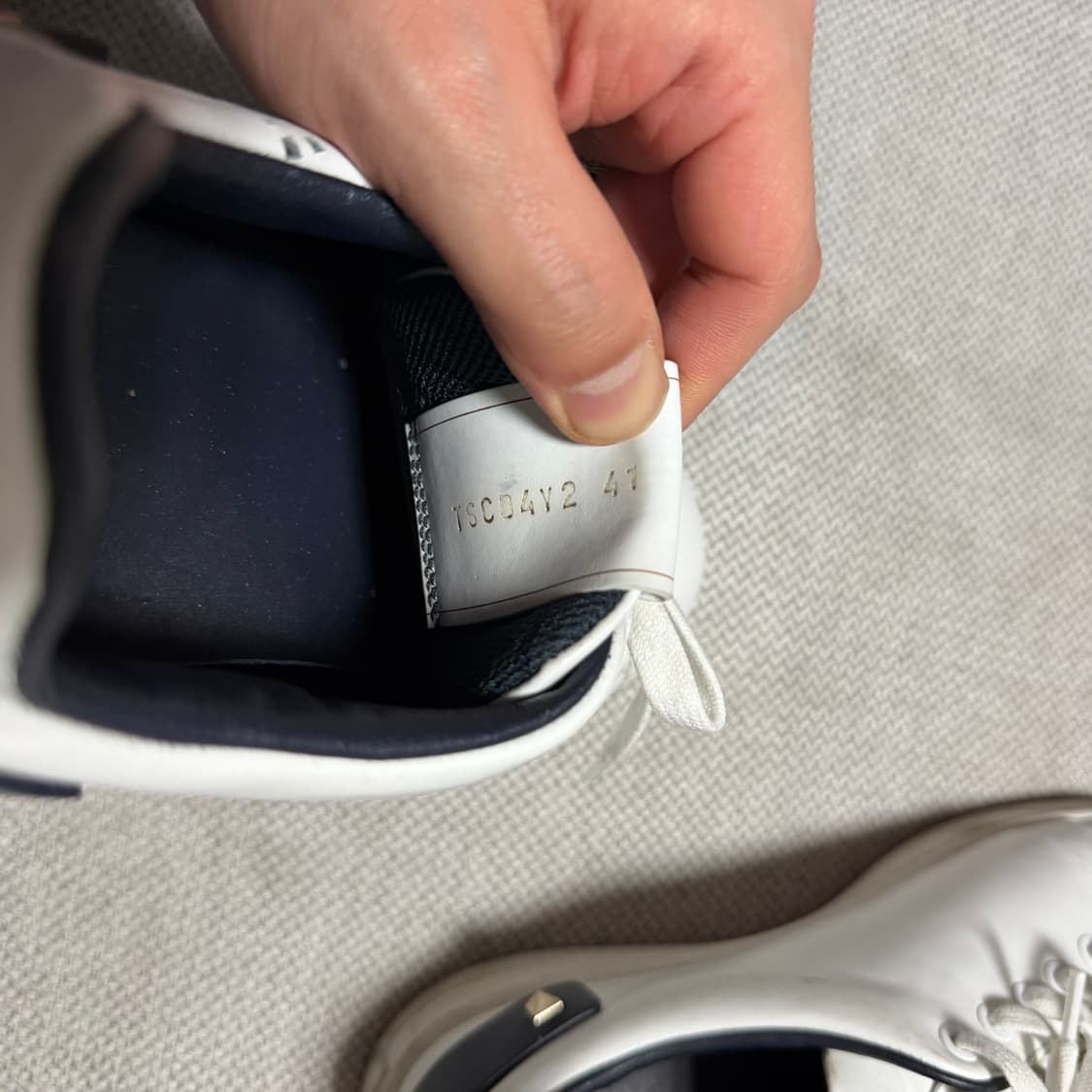 발렌티오 V로고 레더 스니커즈 상품이미지5