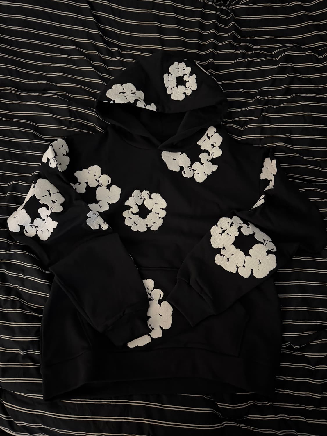 데님티어스 블랙 후드티 상품이미지1