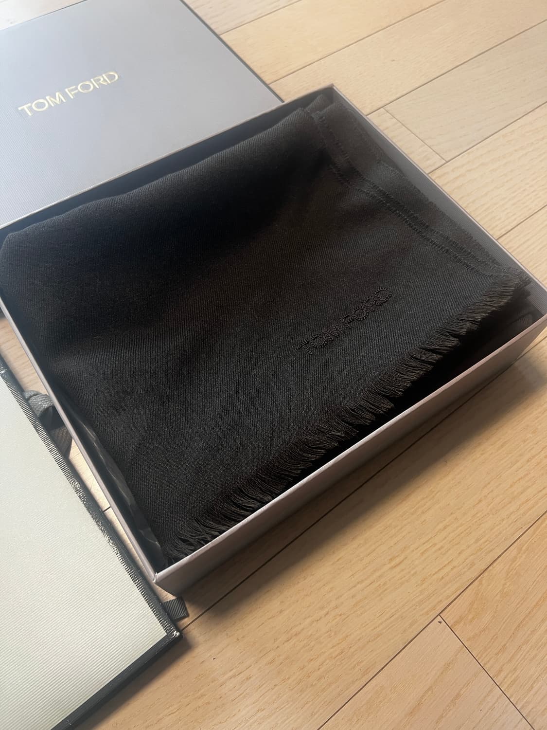 톰포드 울실크 머플러 다크브라운 상품이미지3