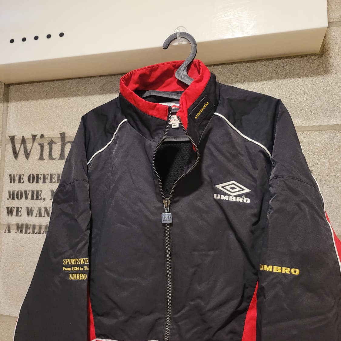 엄브로 헤리티지 바람막이 100 상품이미지3