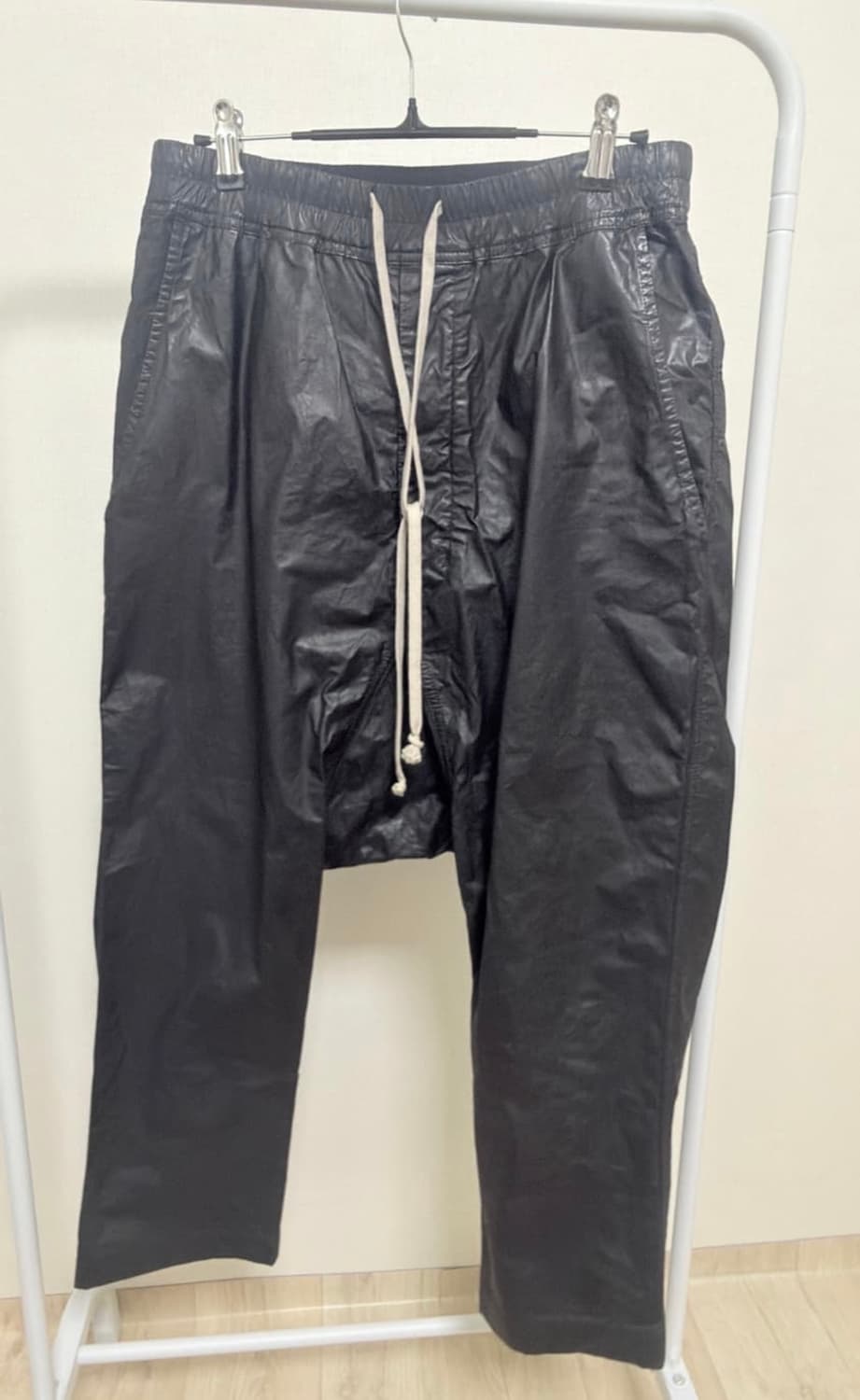 행거정리 릭오웬스 코팅배기진 s 백화점택 상품이미지1