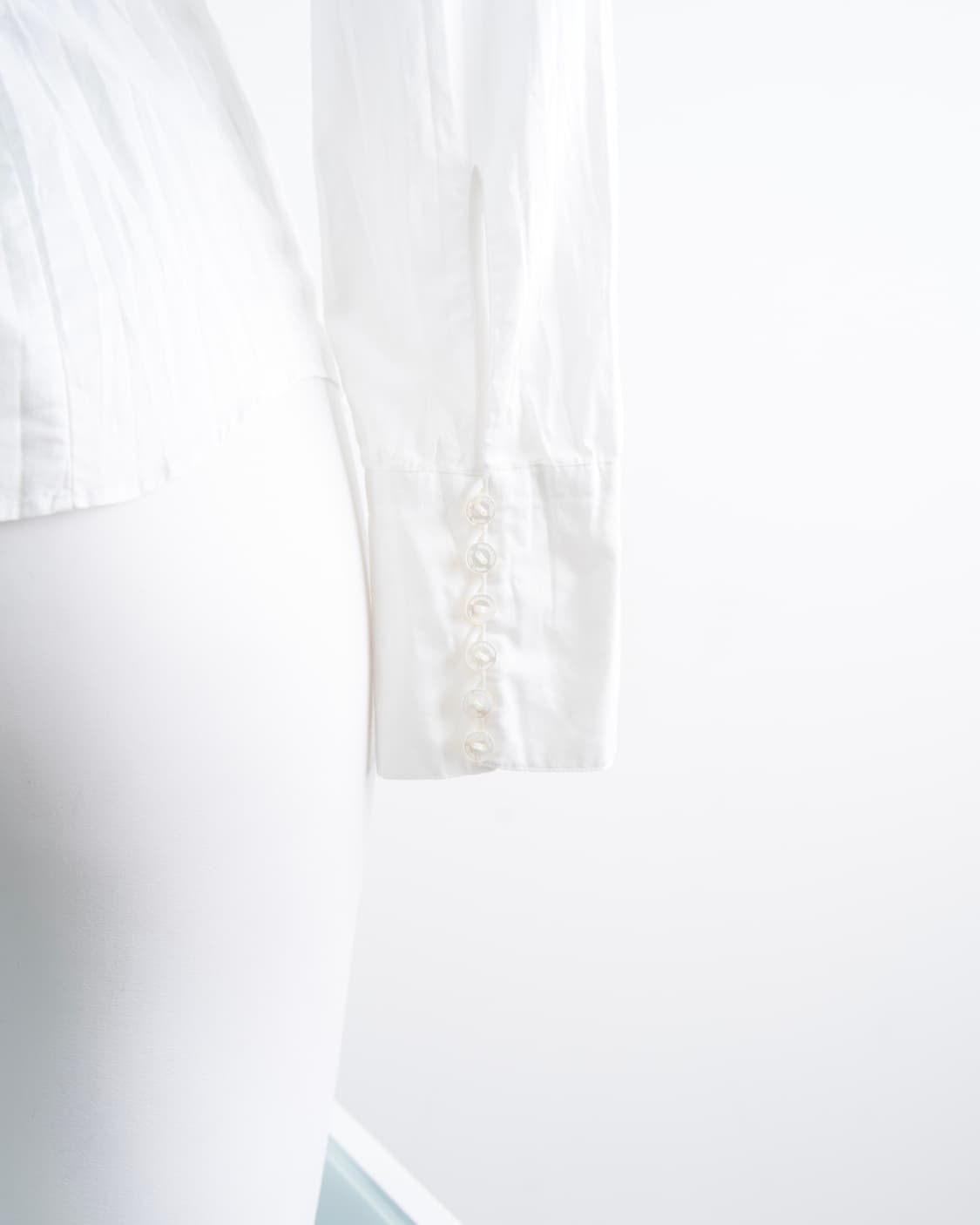 Burberry 블랙라벨 프릴 디테일 화이트 블라우스 상품이미지4