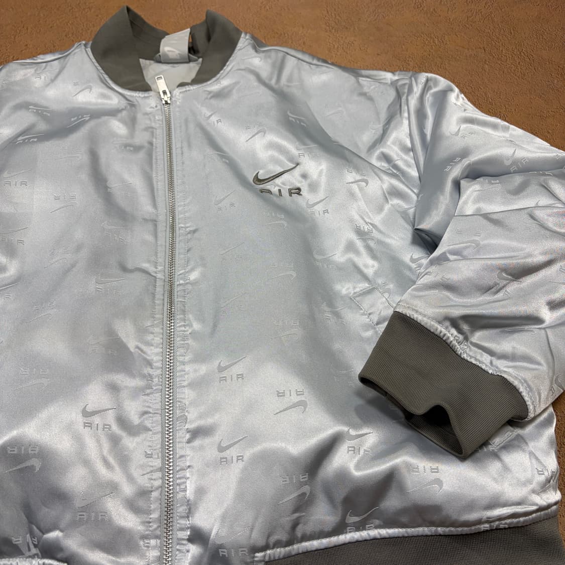 (W)나이키 AIR 스우시 실버 봄버 자켓 상품이미지2