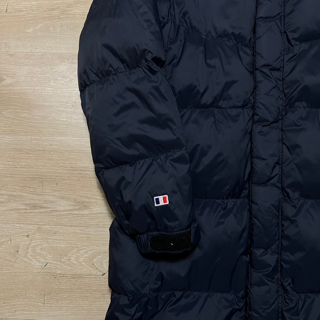 밀레 여성 프랑스 국기 자수로고 후드 롱패딩 점퍼 [네이비] S/90 상품이미지4