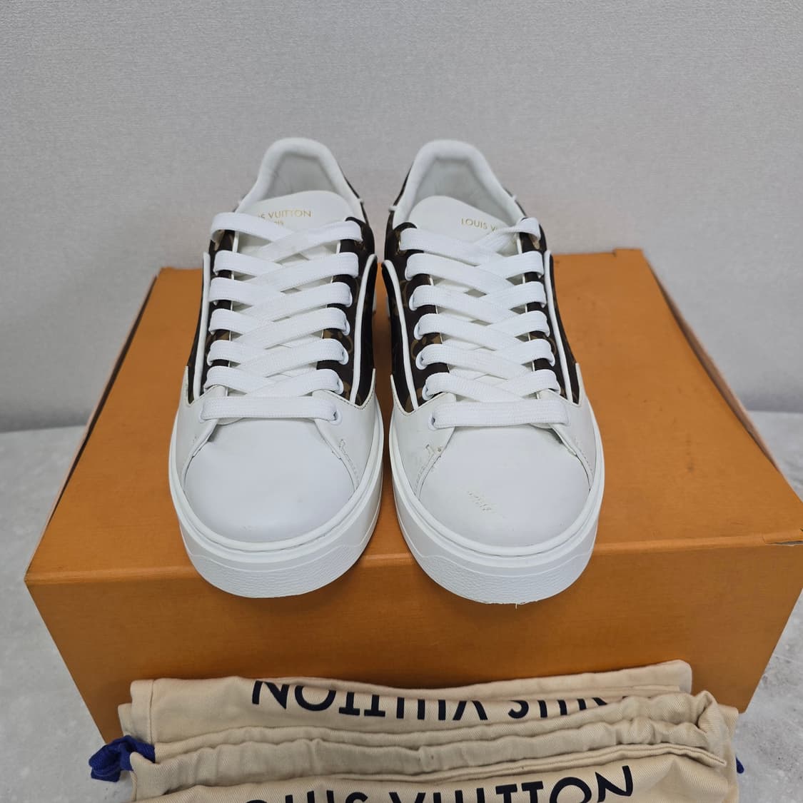 루이비통 타임 아웃 스니커즈 신발 39사이즈 250 255 판매 상품이미지3