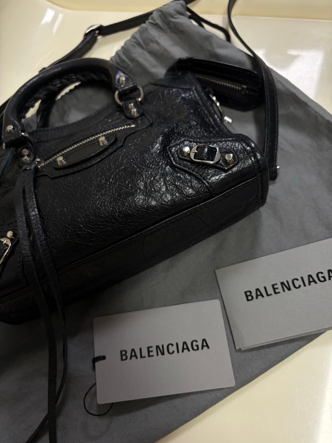 [A+ 정품] 발렌시아가 시티 모터백 나노 블랙 상품이미지4