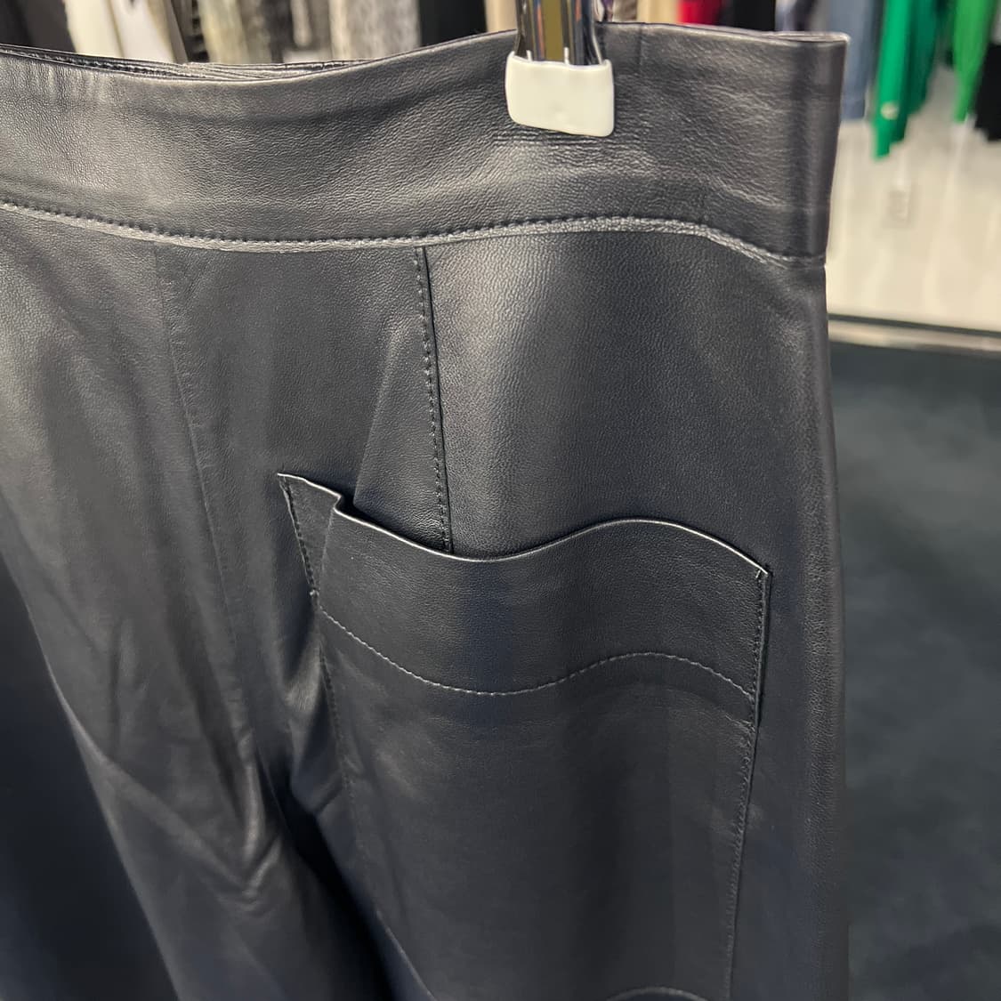 [28] COS 코스 천연 양가죽 와이드팬츠  네이비 상품이미지5