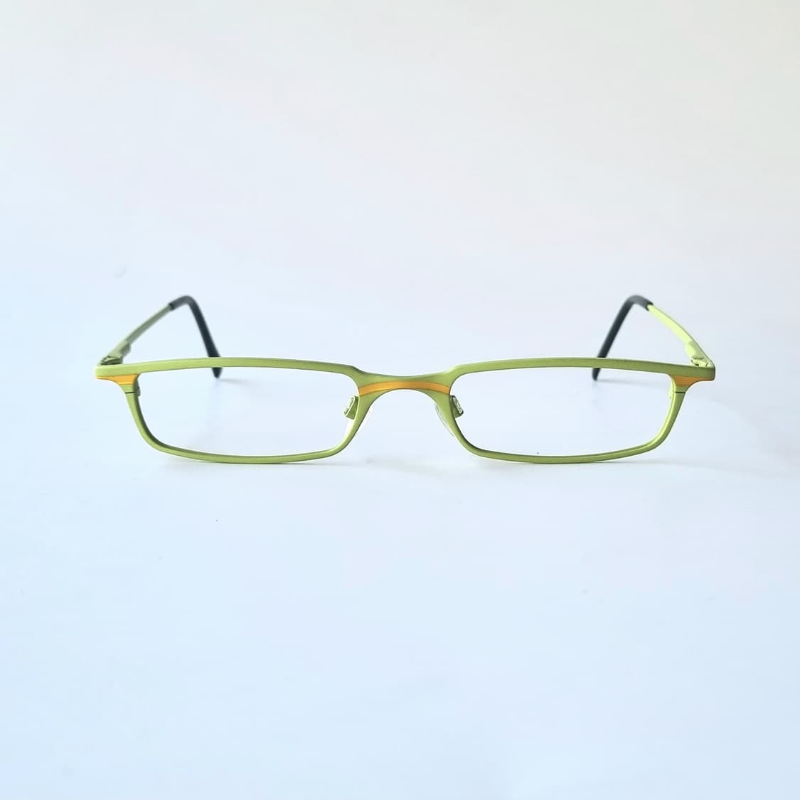 데드스탁 컬러로 완성하는 긱시크 무드, 슬림 라임 내로우 안경테 711 상품이미지2