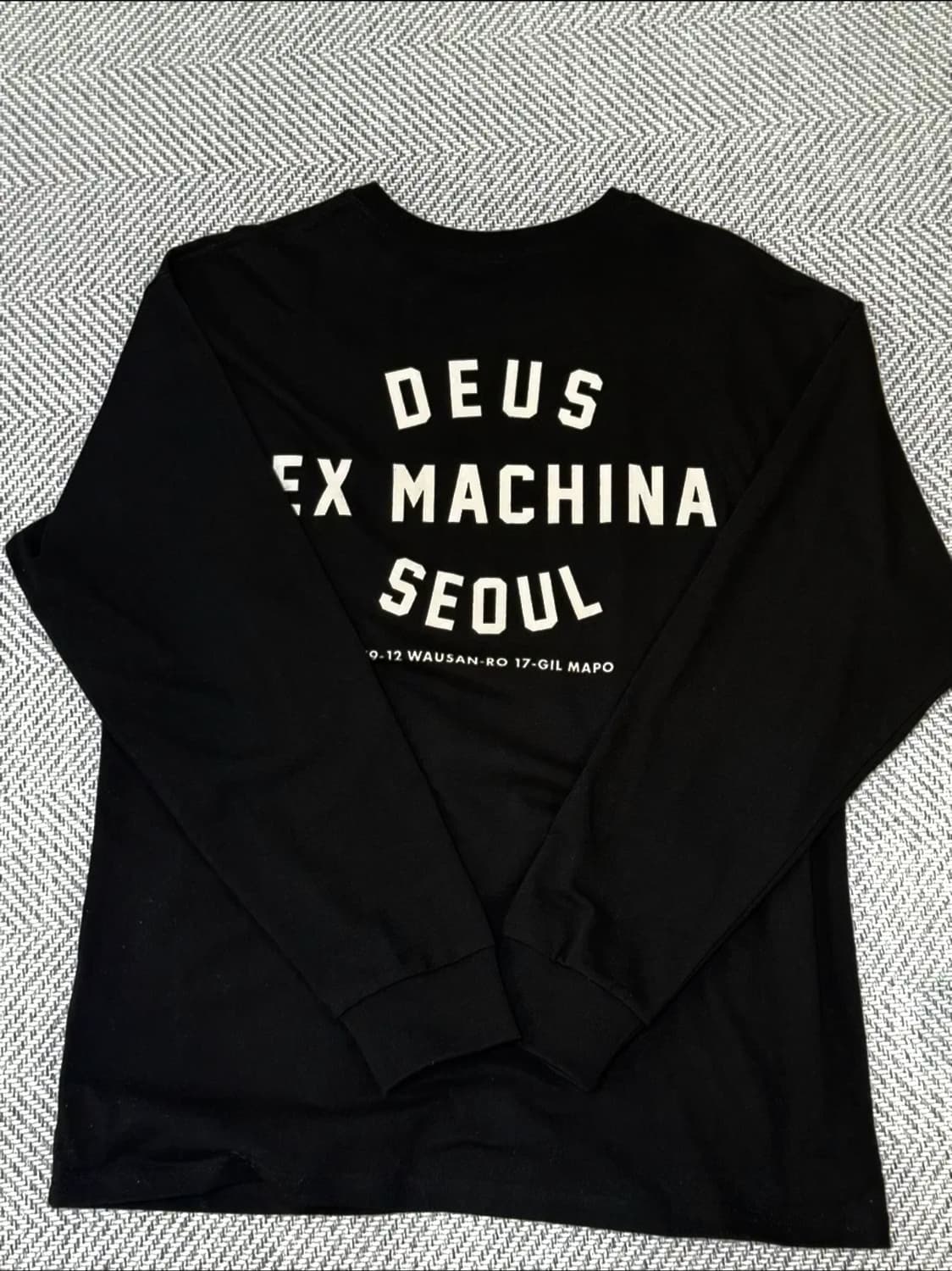 데우스 엑스 마키나 서울 롱슬리브 상품이미지2