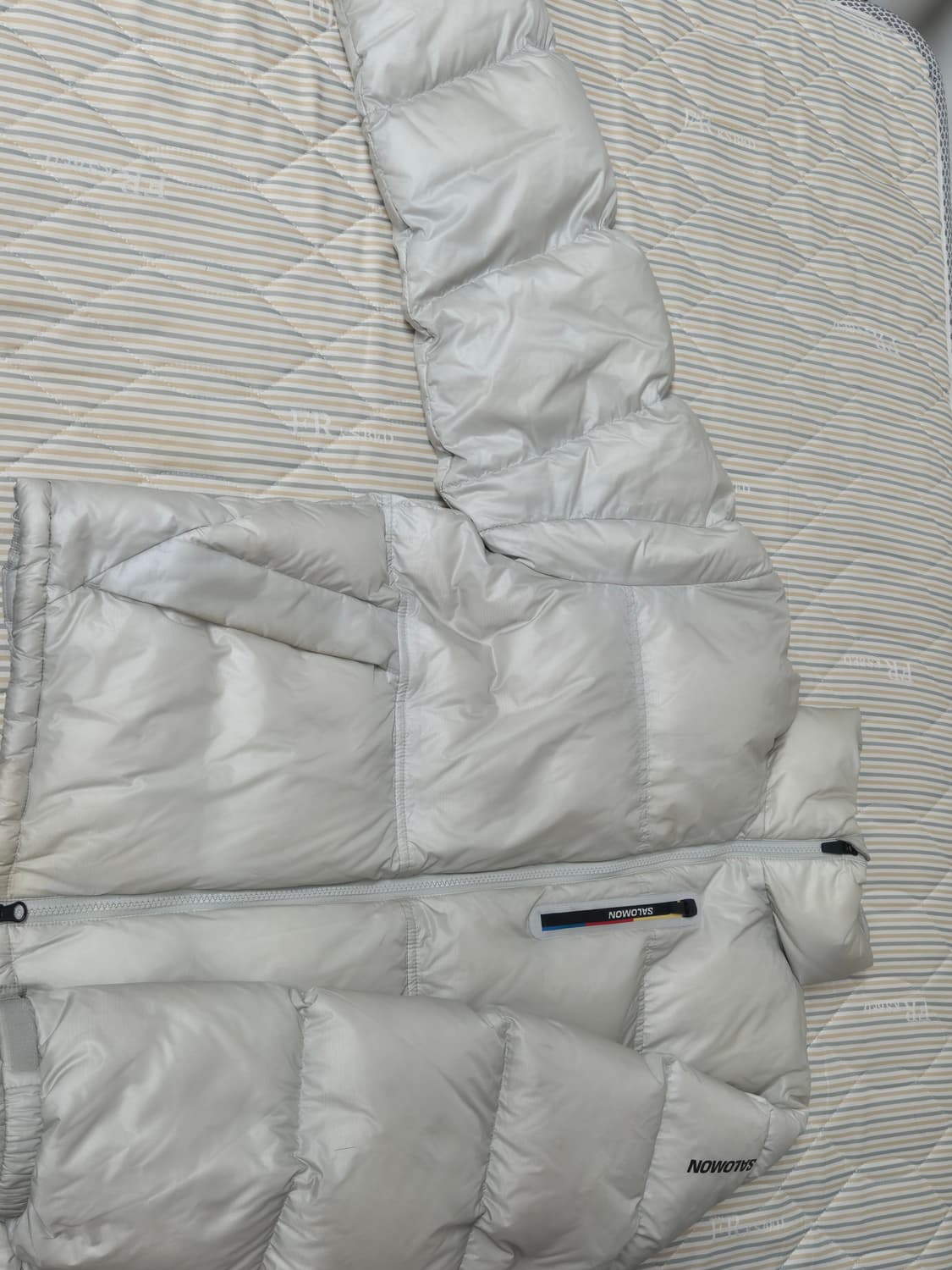 살로몬 컨투어 자켓 패딩 라이트 그레이 M 상품이미지3